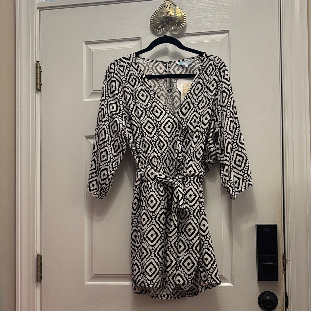 Escapada Black and White Abstract Dress